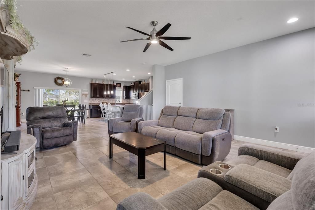 Active With Contract: $470,000 (5 beds, 3 baths, 2628 Square Feet)