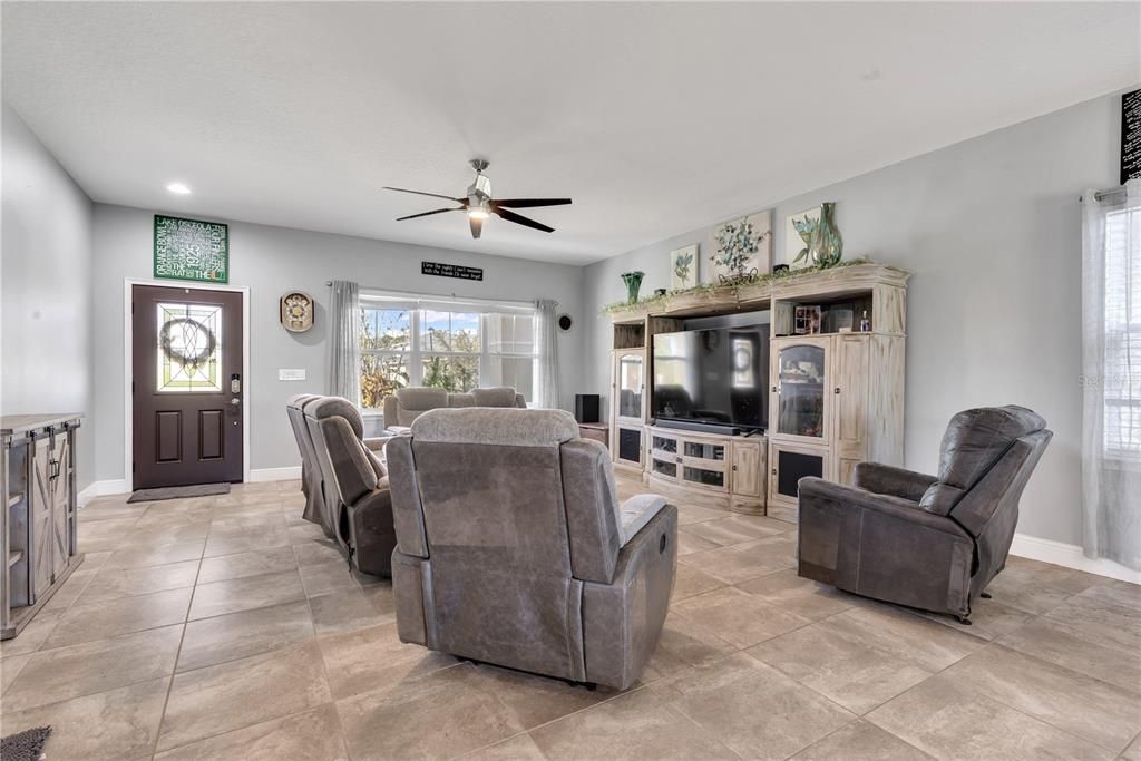 Active With Contract: $470,000 (5 beds, 3 baths, 2628 Square Feet)