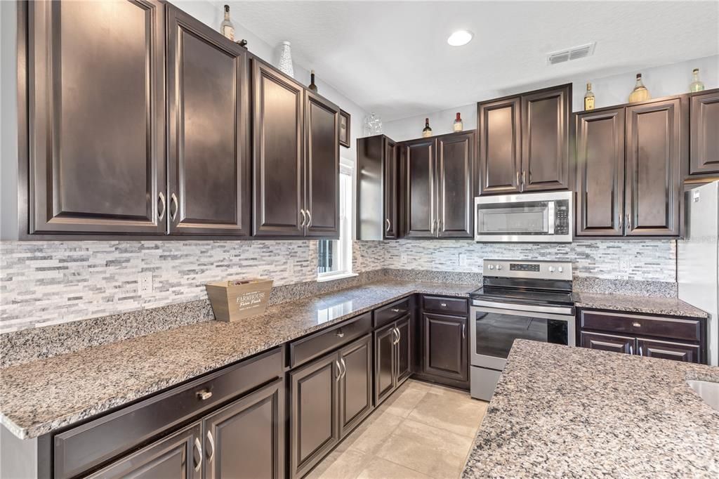 Active With Contract: $470,000 (5 beds, 3 baths, 2628 Square Feet)