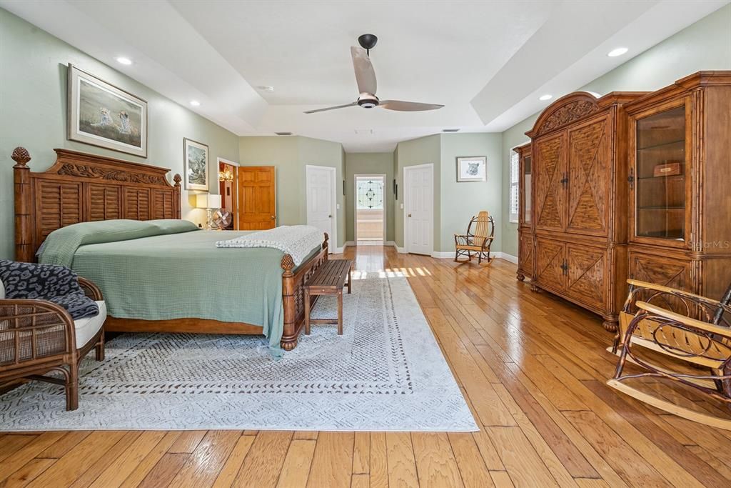 For Sale: $799,000 (3 beds, 3 baths, 2935 Square Feet)