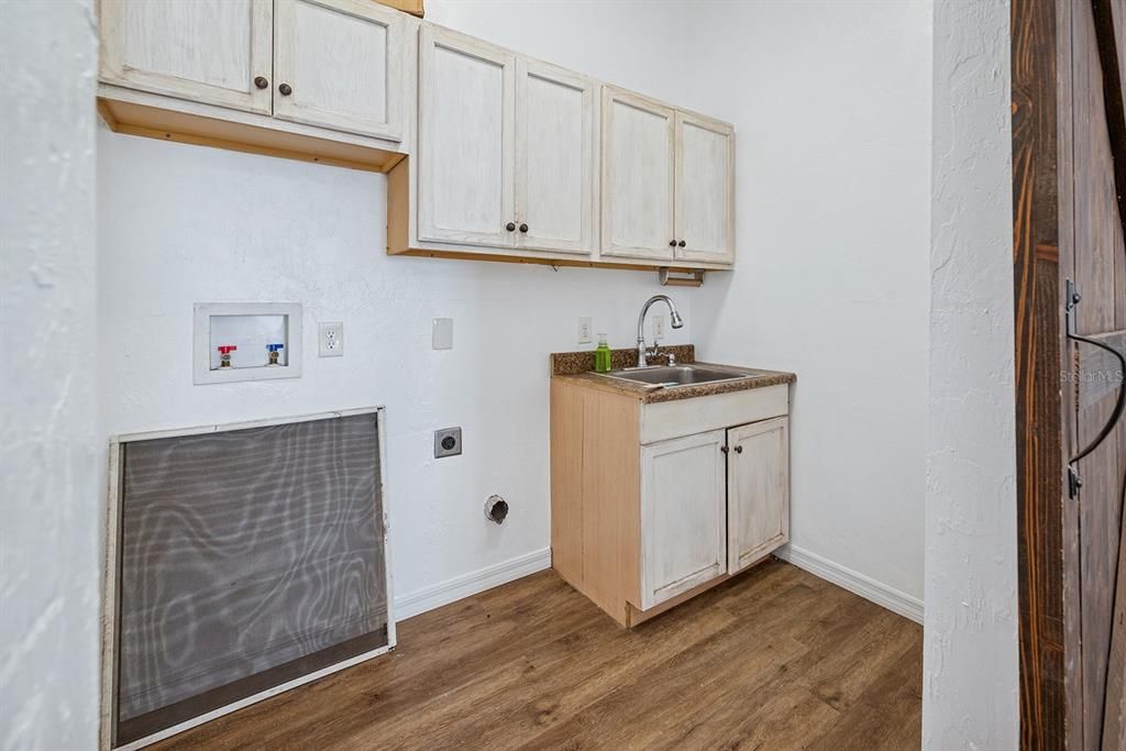 For Sale: $799,000 (3 beds, 3 baths, 2935 Square Feet)