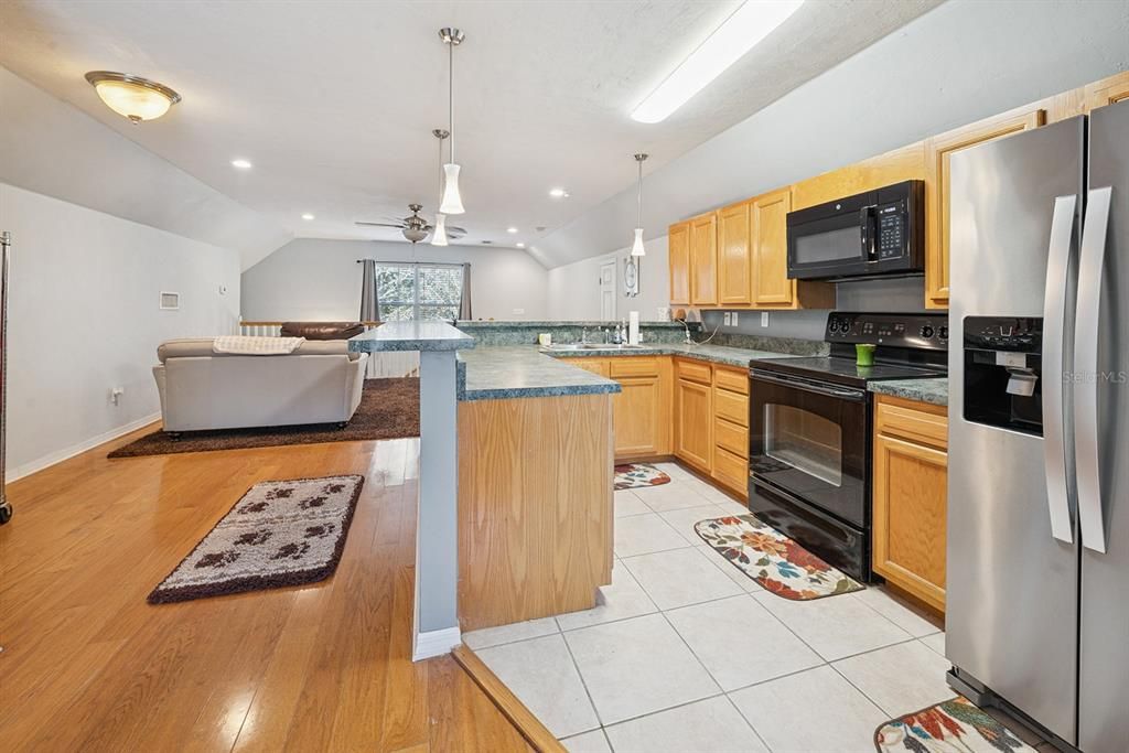 For Sale: $799,000 (3 beds, 3 baths, 2935 Square Feet)