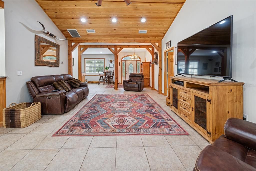 For Sale: $799,000 (3 beds, 3 baths, 2935 Square Feet)