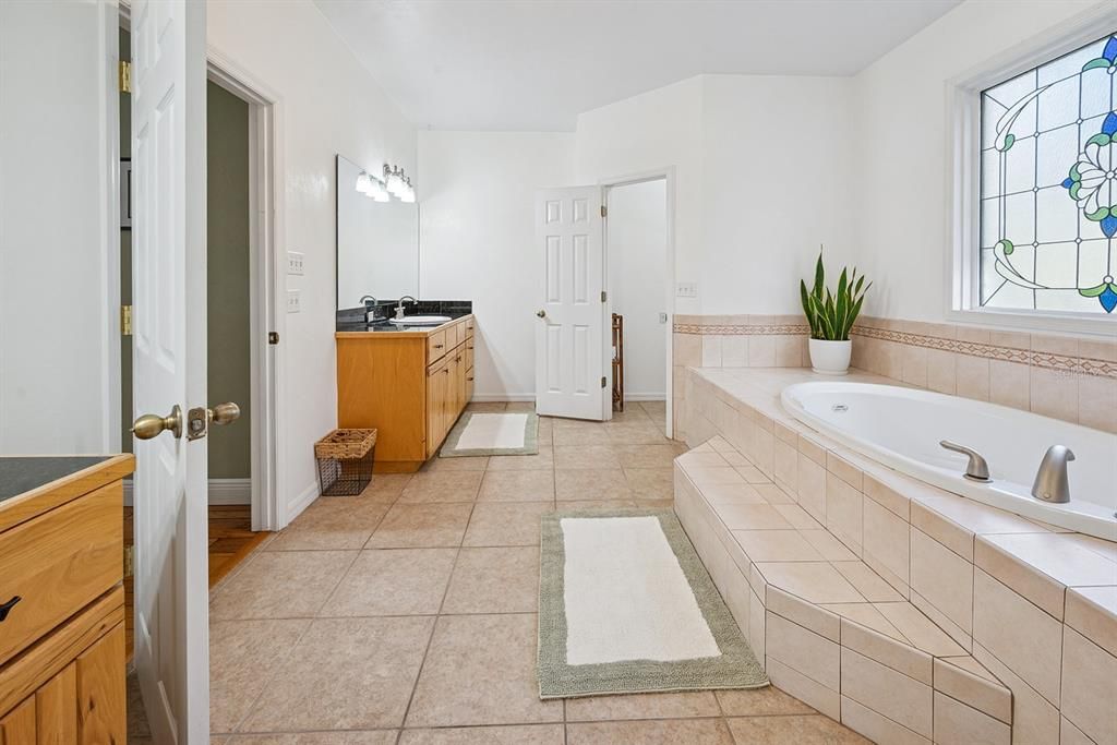 For Sale: $799,000 (3 beds, 3 baths, 2935 Square Feet)