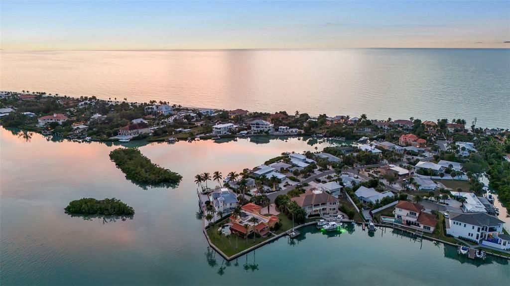 На продажу: $1,995,000 (2 спален, 2 ванн, 1722 Квадратных фут)