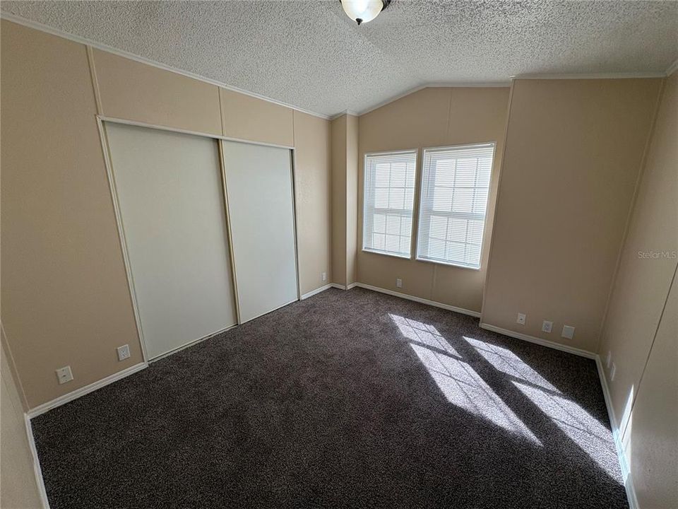 Active With Contract: $207,900 (2 beds, 2 baths, 938 Square Feet)