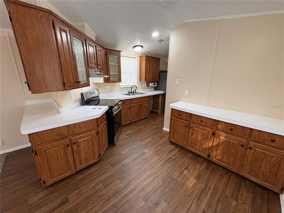 Active With Contract: $207,900 (2 beds, 2 baths, 938 Square Feet)