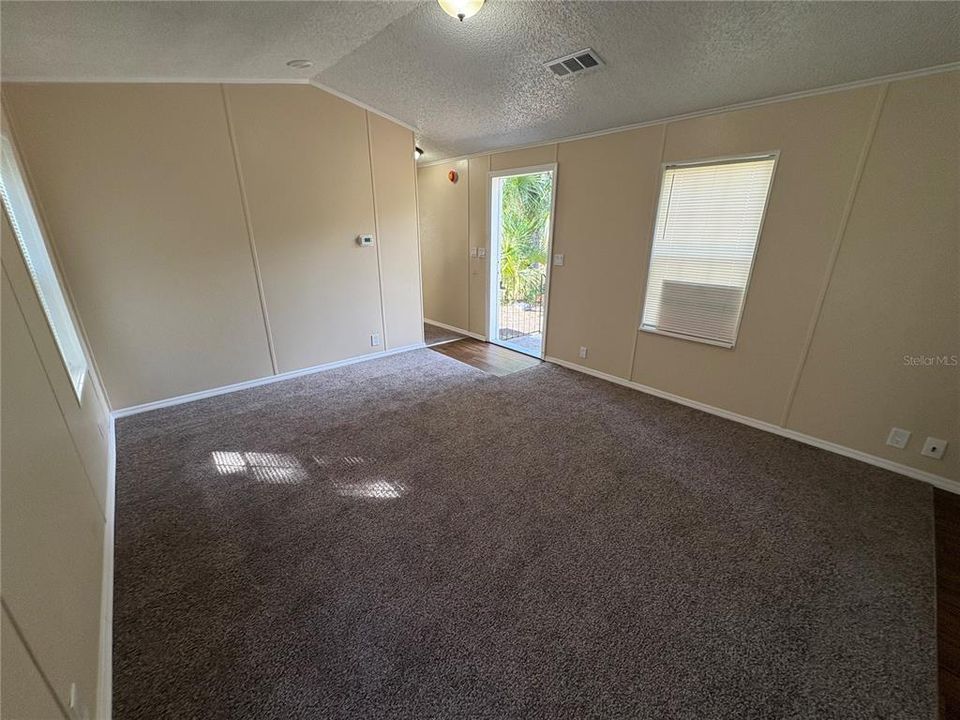 Active With Contract: $207,900 (2 beds, 2 baths, 938 Square Feet)