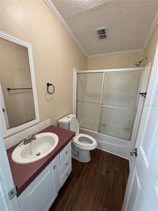 Active With Contract: $207,900 (2 beds, 2 baths, 938 Square Feet)