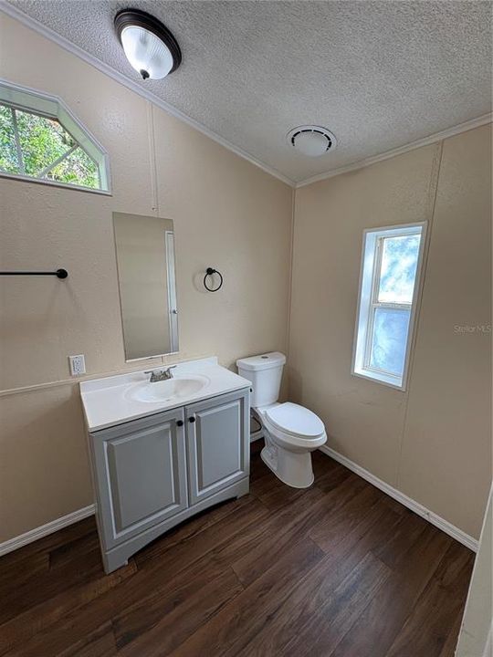 Active With Contract: $207,900 (2 beds, 2 baths, 938 Square Feet)