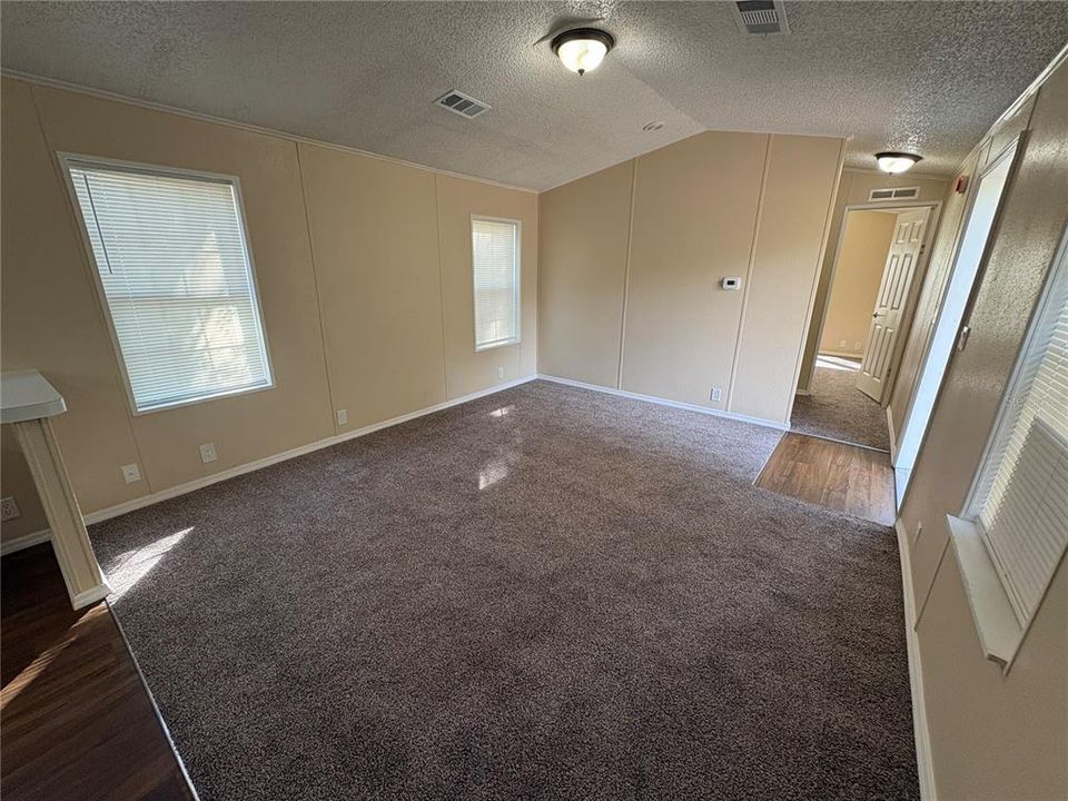 Active With Contract: $207,900 (2 beds, 2 baths, 938 Square Feet)