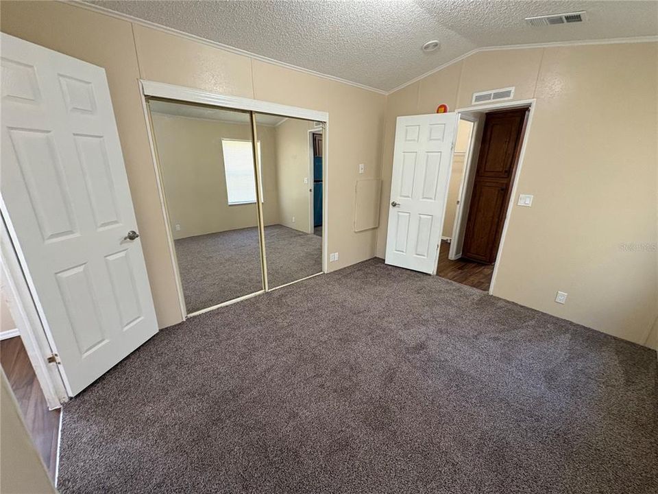 Active With Contract: $207,900 (2 beds, 2 baths, 938 Square Feet)