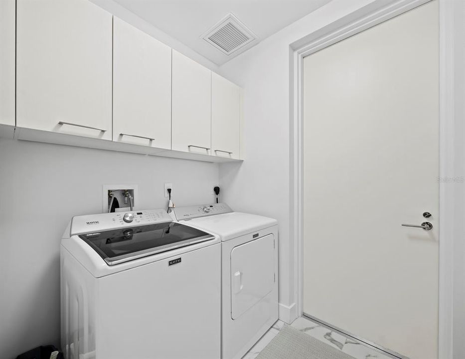For Sale: $1,995,000 (2 beds, 2 baths, 1770 Square Feet)