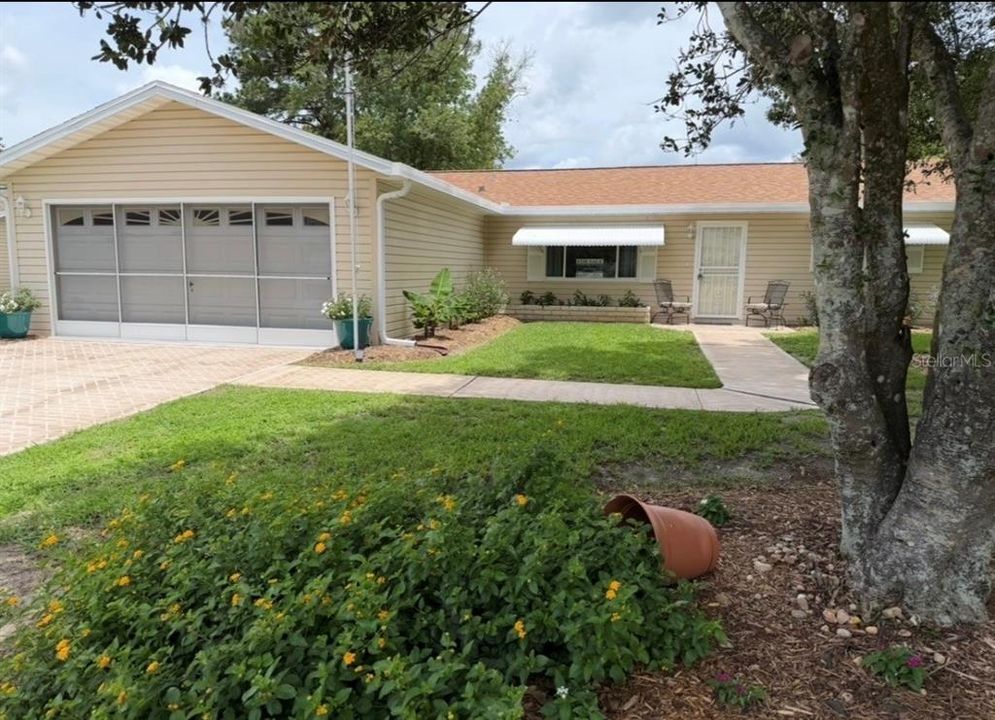 Activo con contrato: $219,900 (2 camas, 2 baños, 1296 Pies cuadrados)