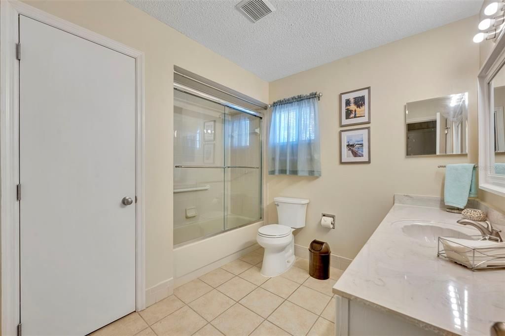 Activo con contrato: $219,900 (2 camas, 2 baños, 1296 Pies cuadrados)