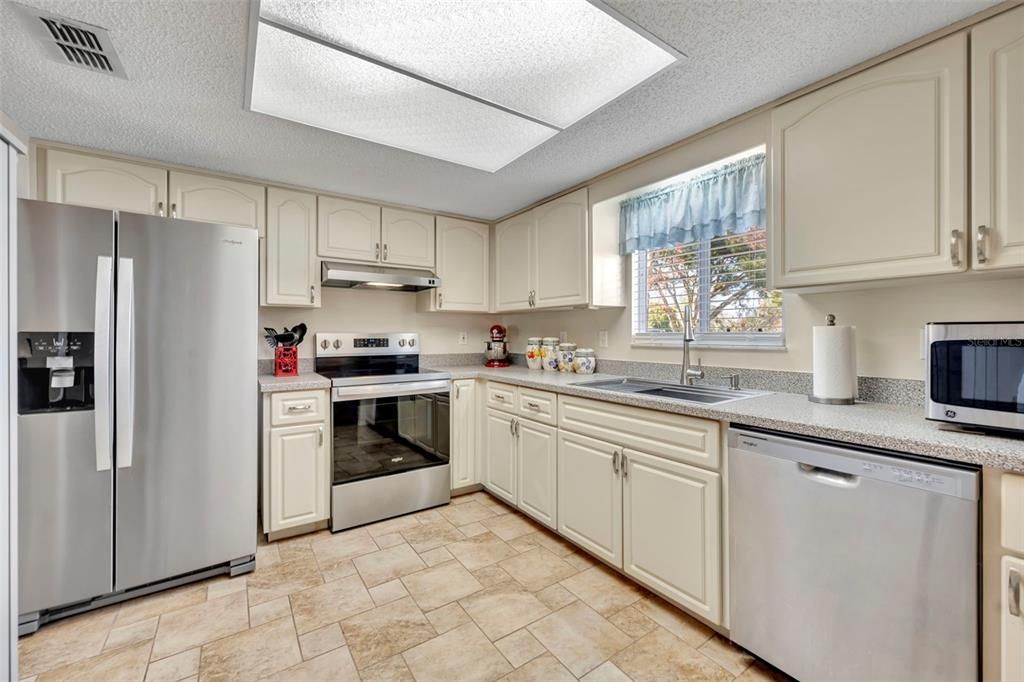 Activo con contrato: $219,900 (2 camas, 2 baños, 1296 Pies cuadrados)