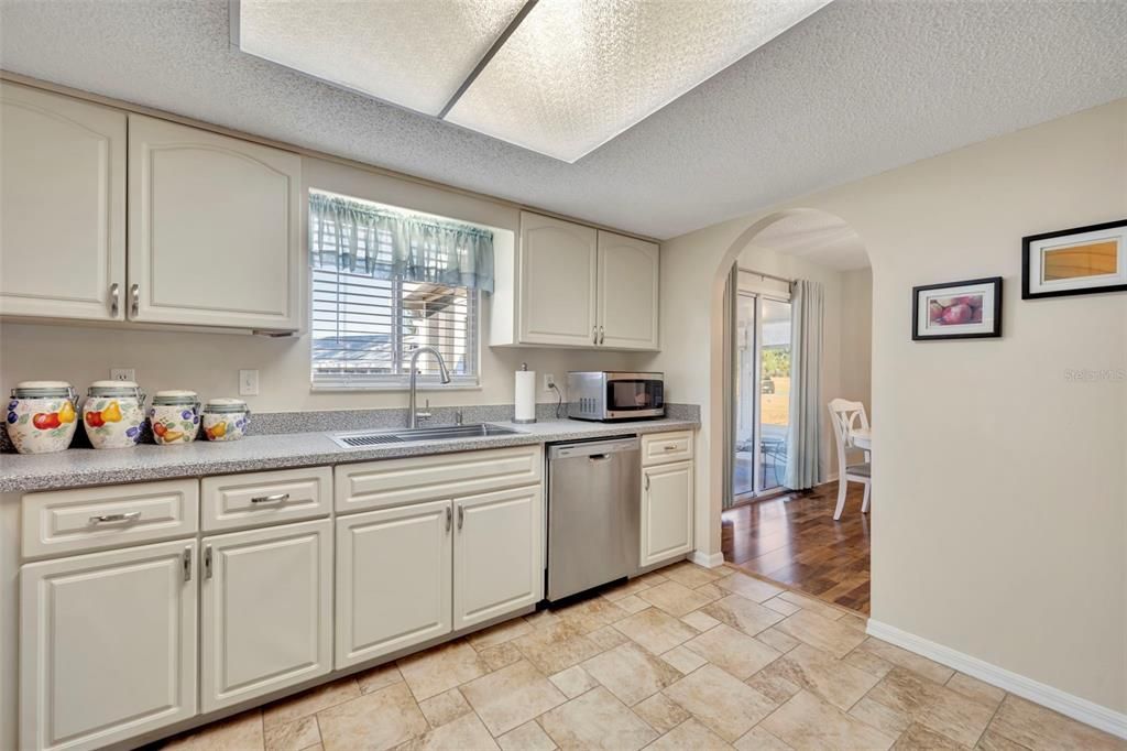 Activo con contrato: $219,900 (2 camas, 2 baños, 1296 Pies cuadrados)