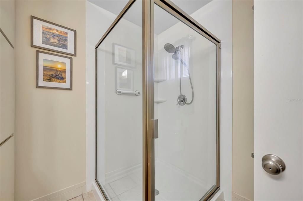 Activo con contrato: $219,900 (2 camas, 2 baños, 1296 Pies cuadrados)