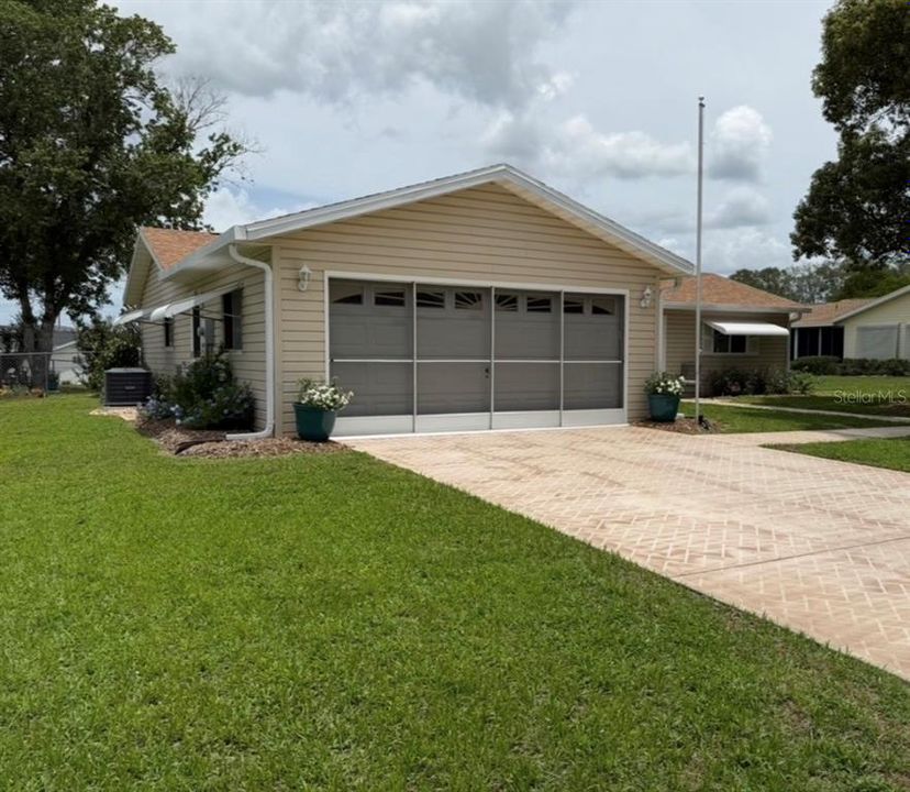 Activo con contrato: $219,900 (2 camas, 2 baños, 1296 Pies cuadrados)