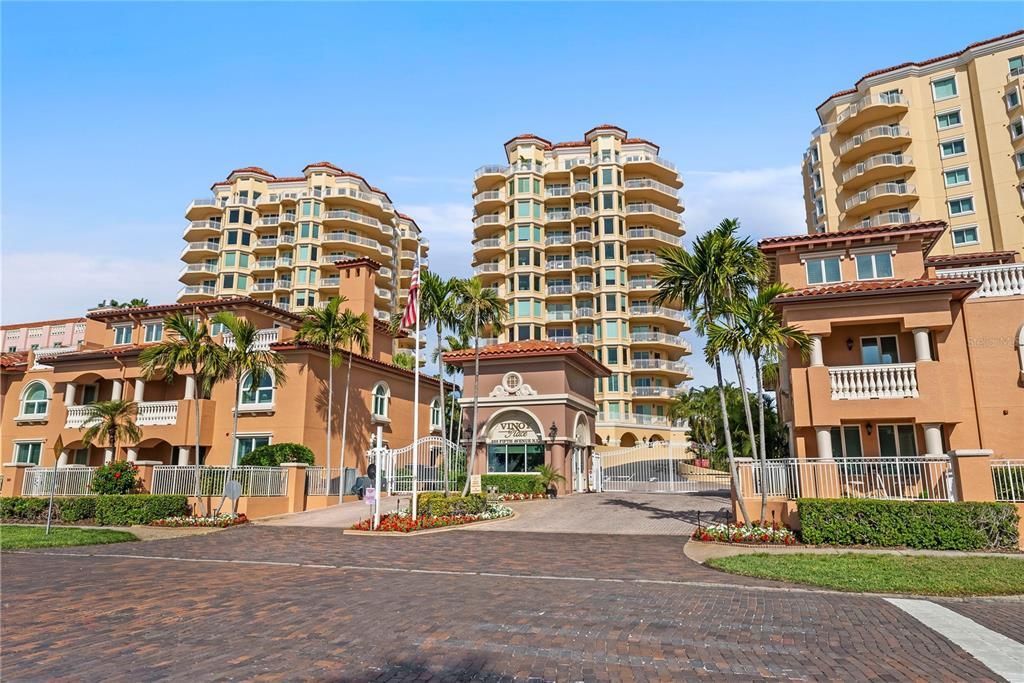 Vendido Recientemente: $2,000,000 (3 camas, 2 baños, 3000 Pies cuadrados)