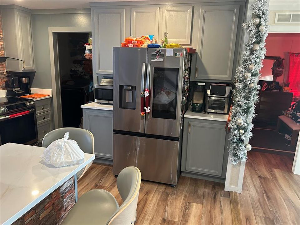 For Sale: $135,000 (3 beds, 2 baths, 800 Square Feet)