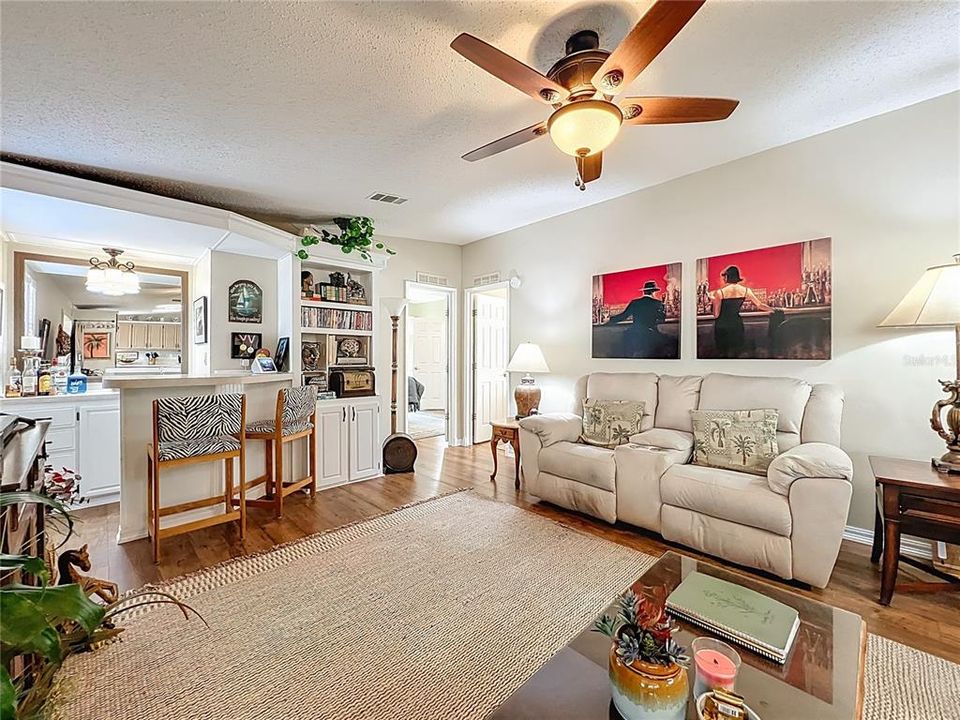 Activo con contrato: $199,000 (2 camas, 2 baños, 1800 Pies cuadrados)