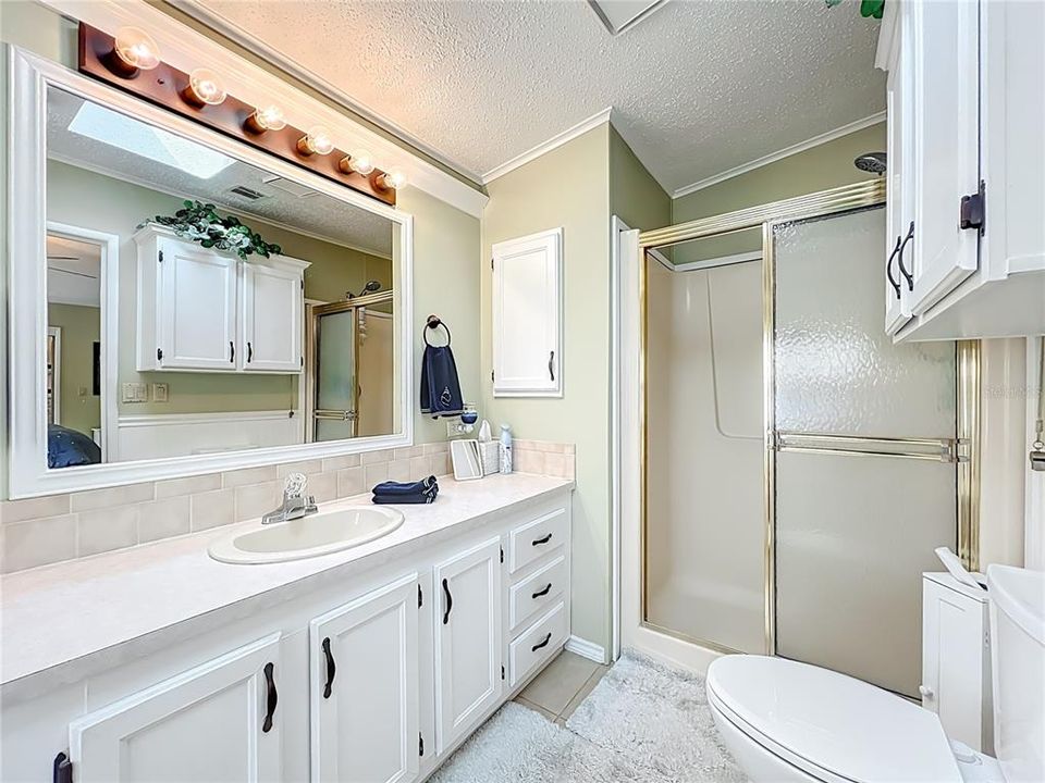 Activo con contrato: $199,000 (2 camas, 2 baños, 1800 Pies cuadrados)