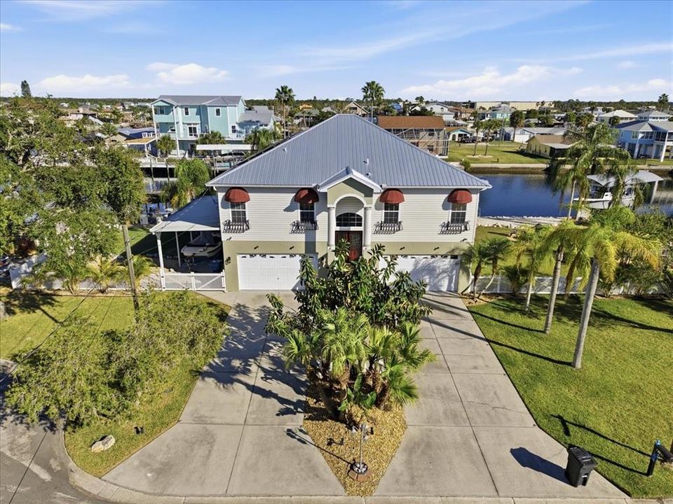 Vendido Recientemente: $1,200,000 (3 camas, 3 baños, 1909 Pies cuadrados)