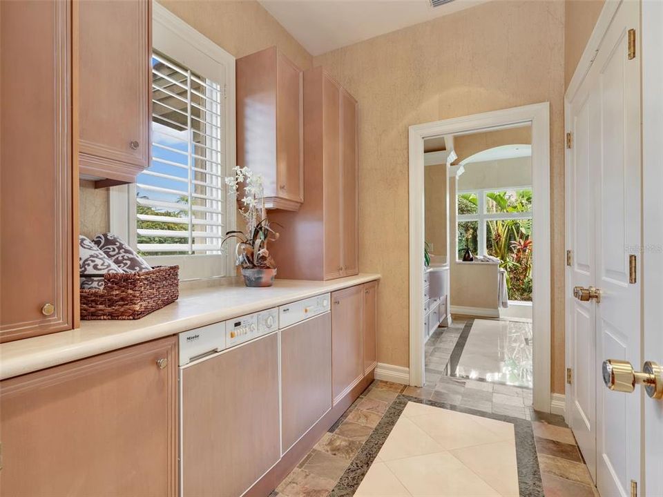 En Venta: $4,425,000 (4 camas, 6 baños, 6046 Pies cuadrados)