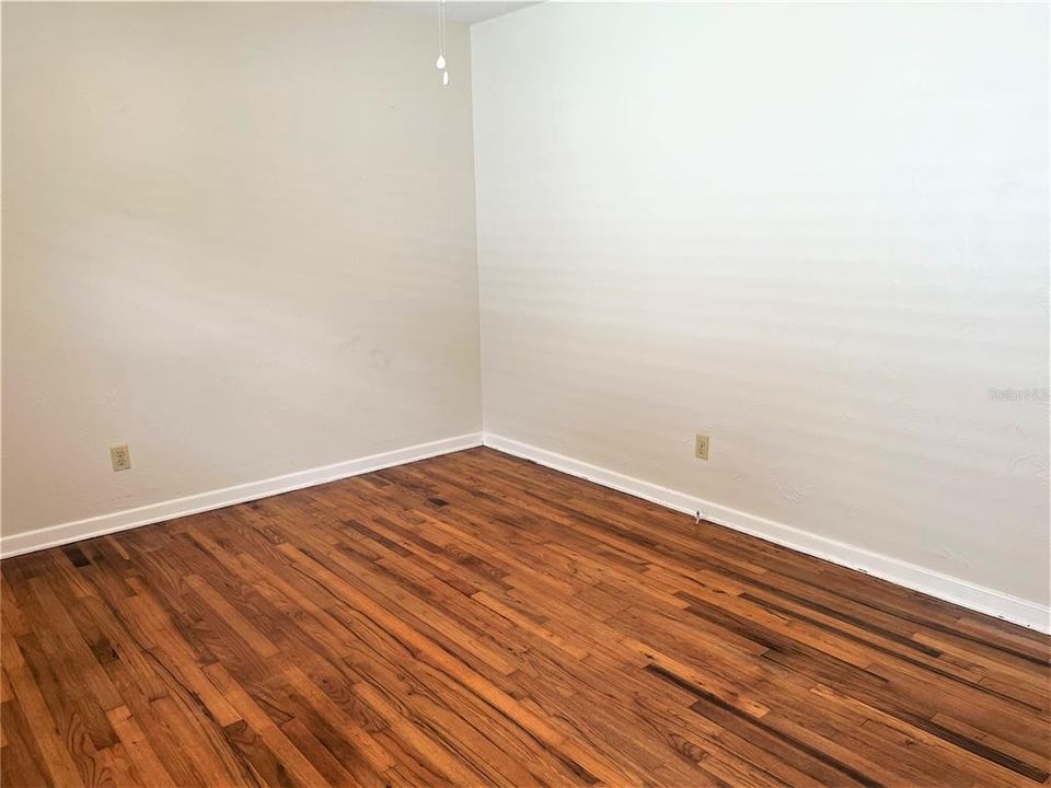 Activo con contrato: $1,550 (2 camas, 1 baños, 975 Pies cuadrados)