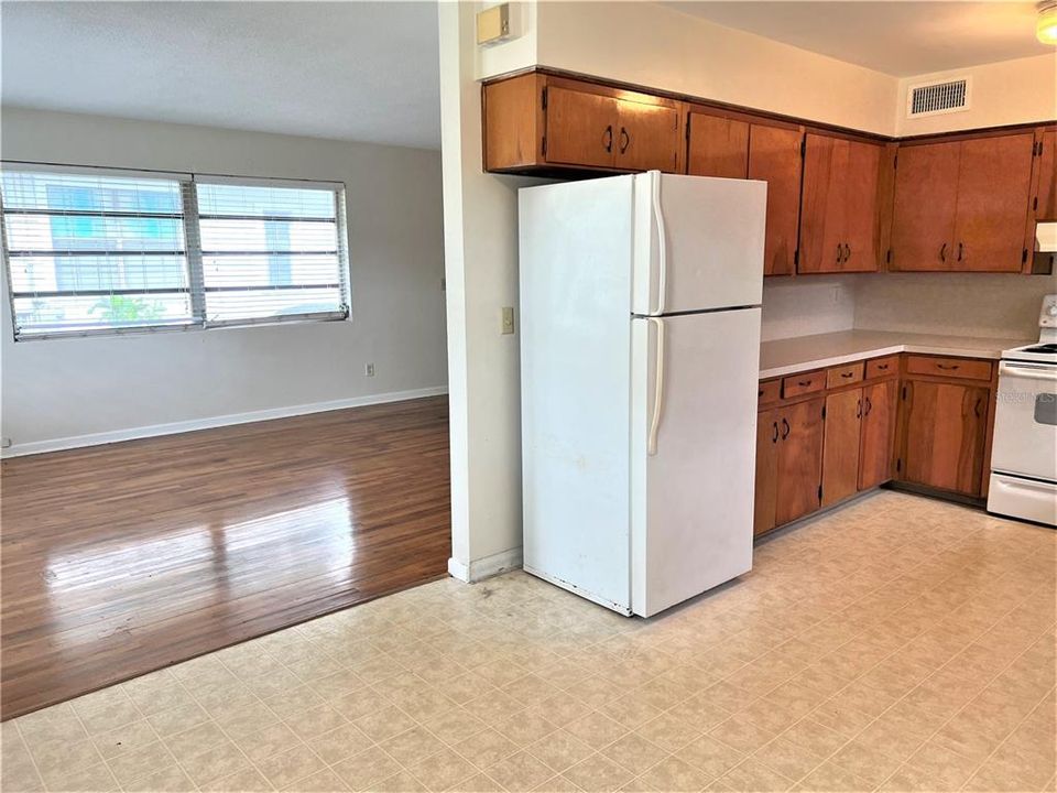 Activo con contrato: $1,550 (2 camas, 1 baños, 975 Pies cuadrados)