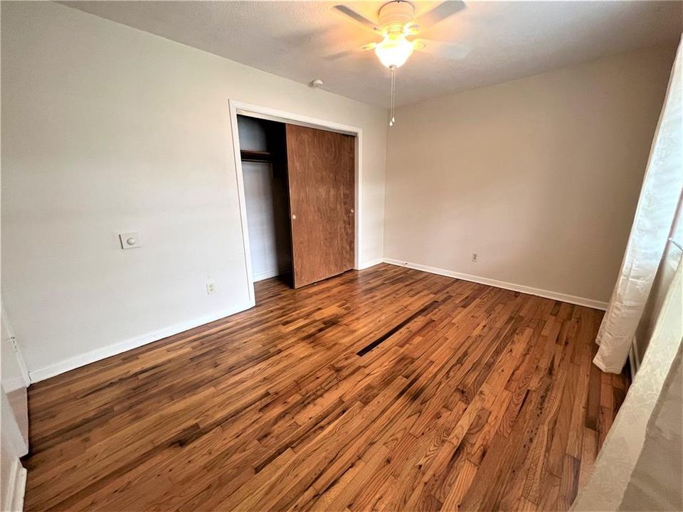 Activo con contrato: $1,550 (2 camas, 1 baños, 975 Pies cuadrados)