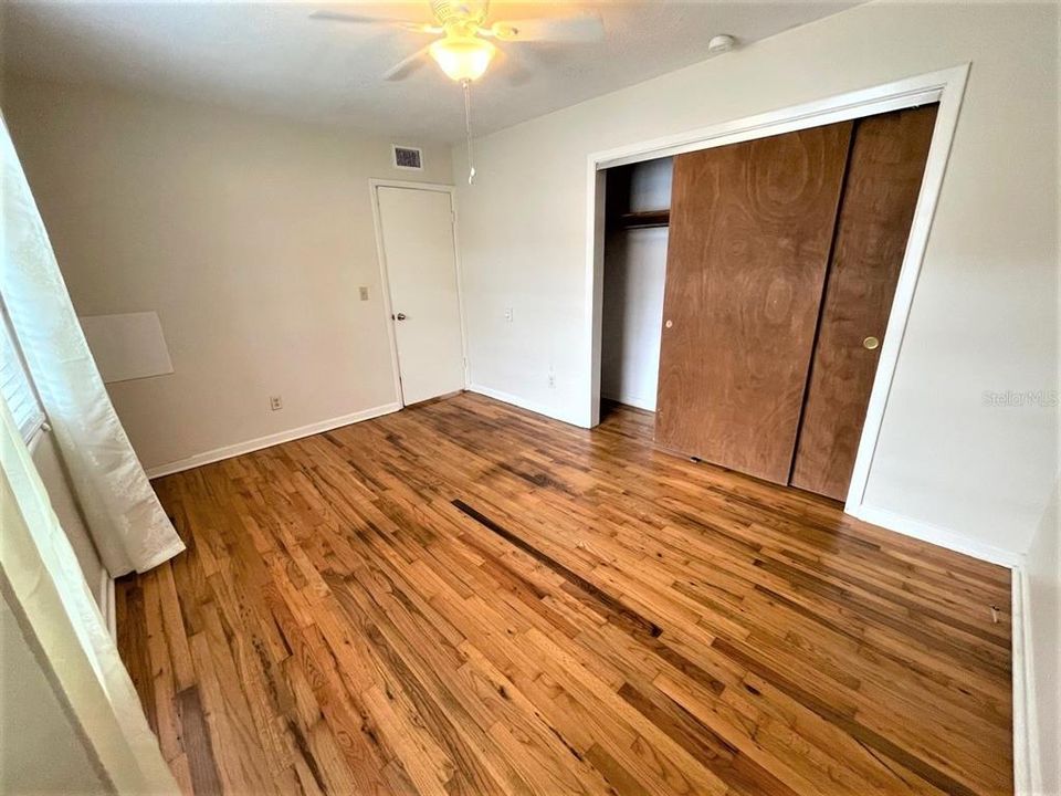 Activo con contrato: $1,550 (2 camas, 1 baños, 975 Pies cuadrados)