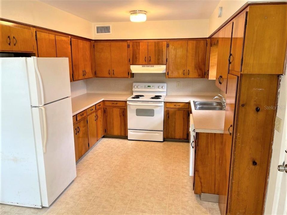 Activo con contrato: $1,550 (2 camas, 1 baños, 975 Pies cuadrados)