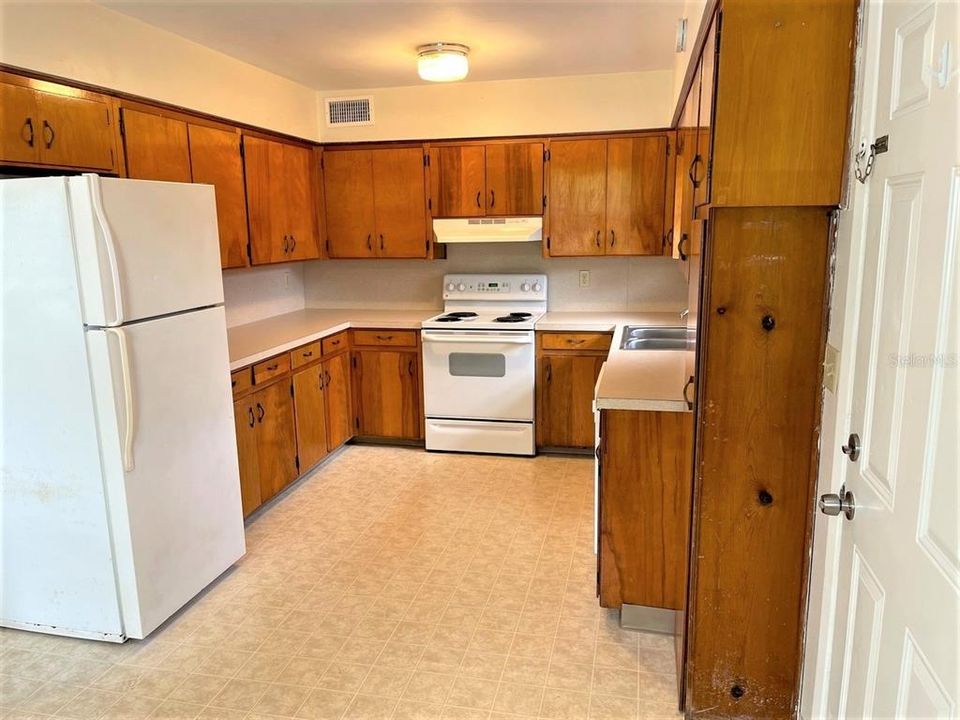 Activo con contrato: $1,550 (2 camas, 1 baños, 975 Pies cuadrados)