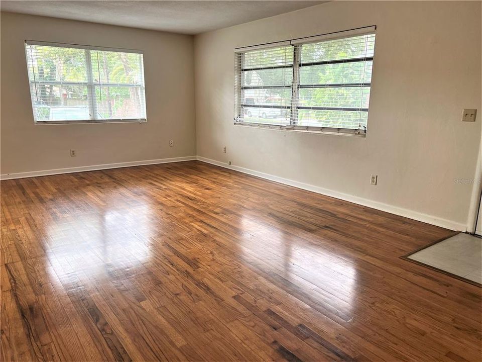 Activo con contrato: $1,550 (2 camas, 1 baños, 975 Pies cuadrados)