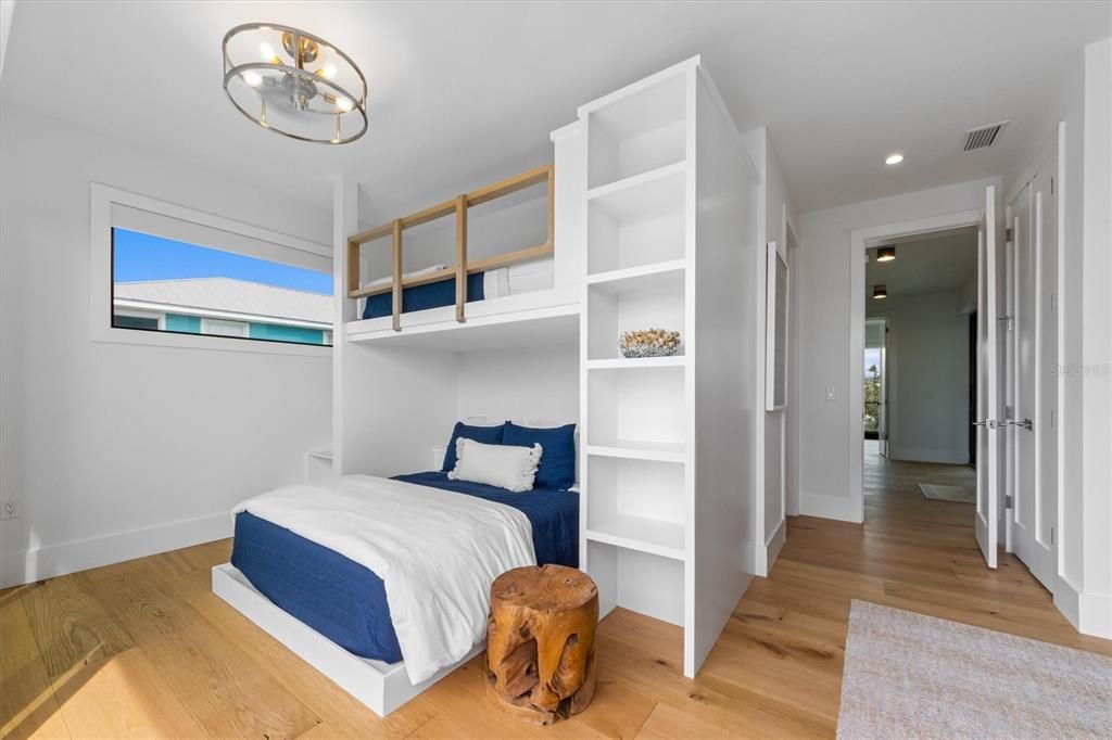 For Sale: $3,995,000 (4 beds, 4 baths, 3613 Square Feet)