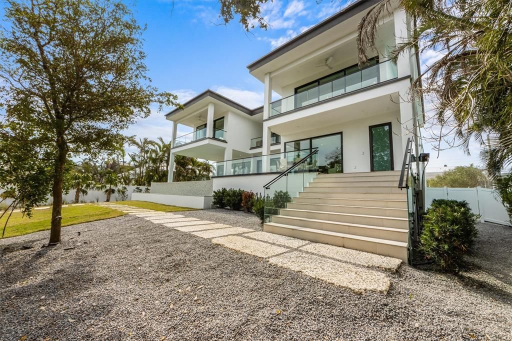 For Sale: $3,995,000 (4 beds, 4 baths, 3613 Square Feet)