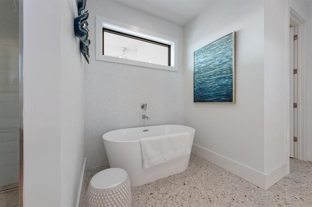 For Sale: $3,995,000 (4 beds, 4 baths, 3613 Square Feet)