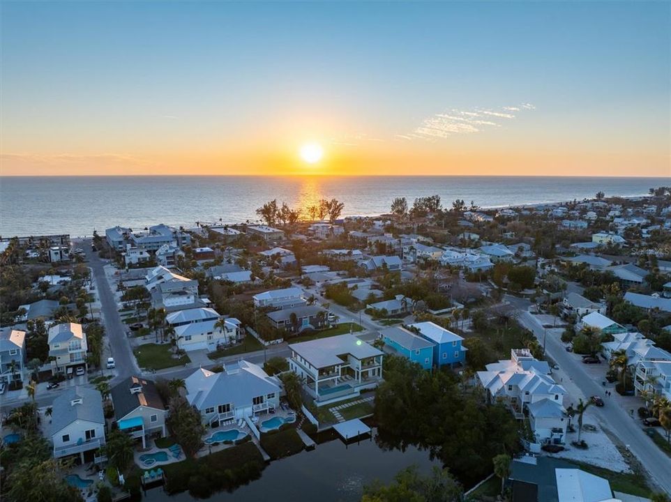 For Sale: $3,995,000 (4 beds, 4 baths, 3613 Square Feet)
