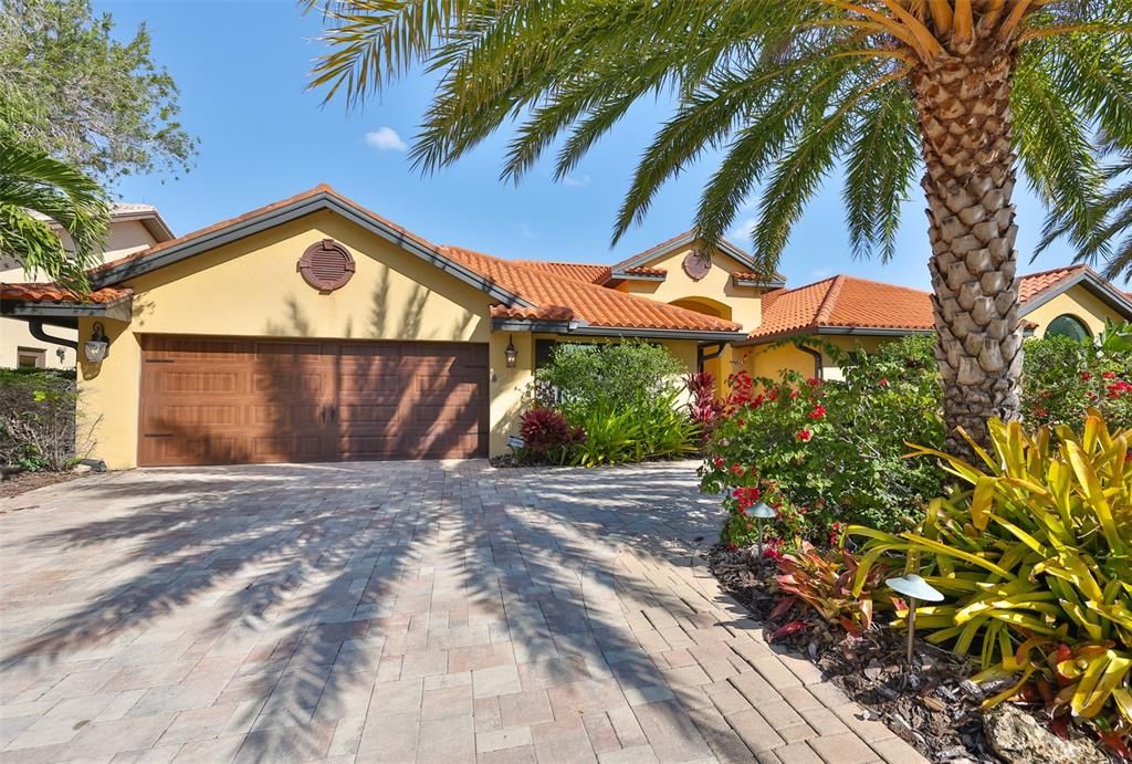 En Venta: $1,895,000 (5 camas, 4 baños, 4691 Pies cuadrados)