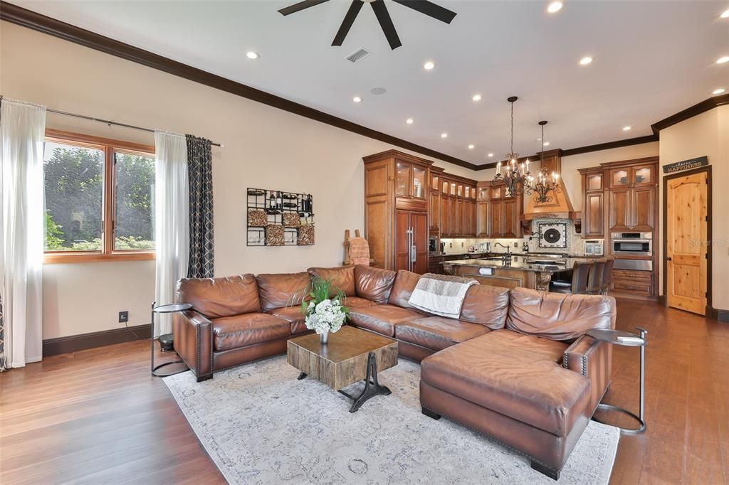En Venta: $1,895,000 (5 camas, 4 baños, 4691 Pies cuadrados)