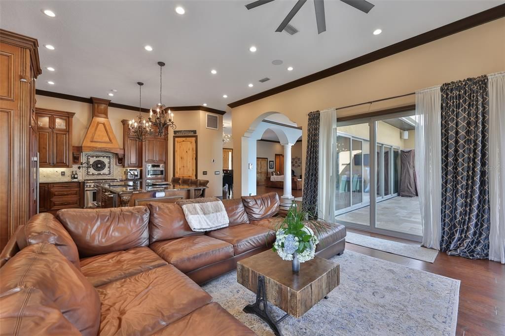 En Venta: $1,895,000 (5 camas, 4 baños, 4691 Pies cuadrados)