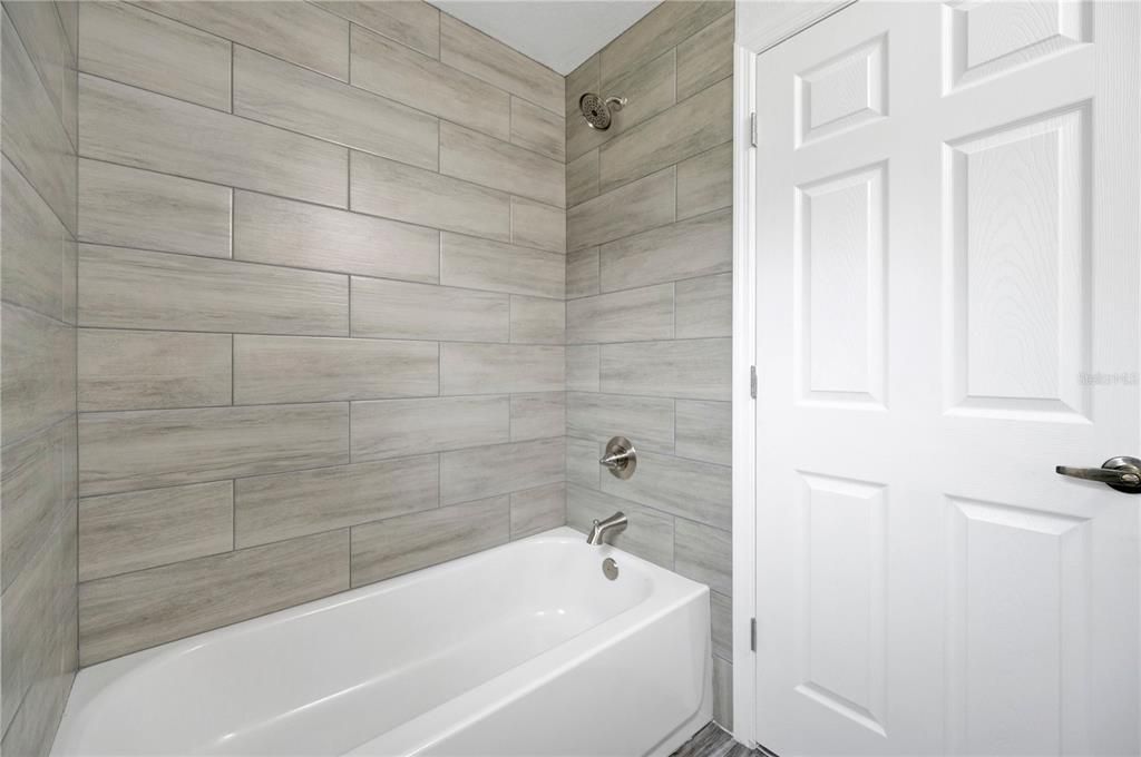 Active With Contract: $237,500 (3 beds, 2 baths, 1172 Square Feet)