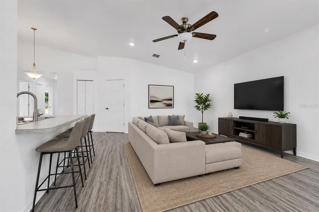 Active With Contract: $237,500 (3 beds, 2 baths, 1172 Square Feet)
