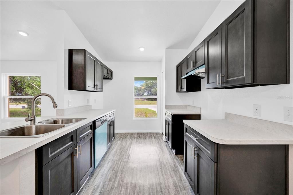 Active With Contract: $237,500 (3 beds, 2 baths, 1172 Square Feet)