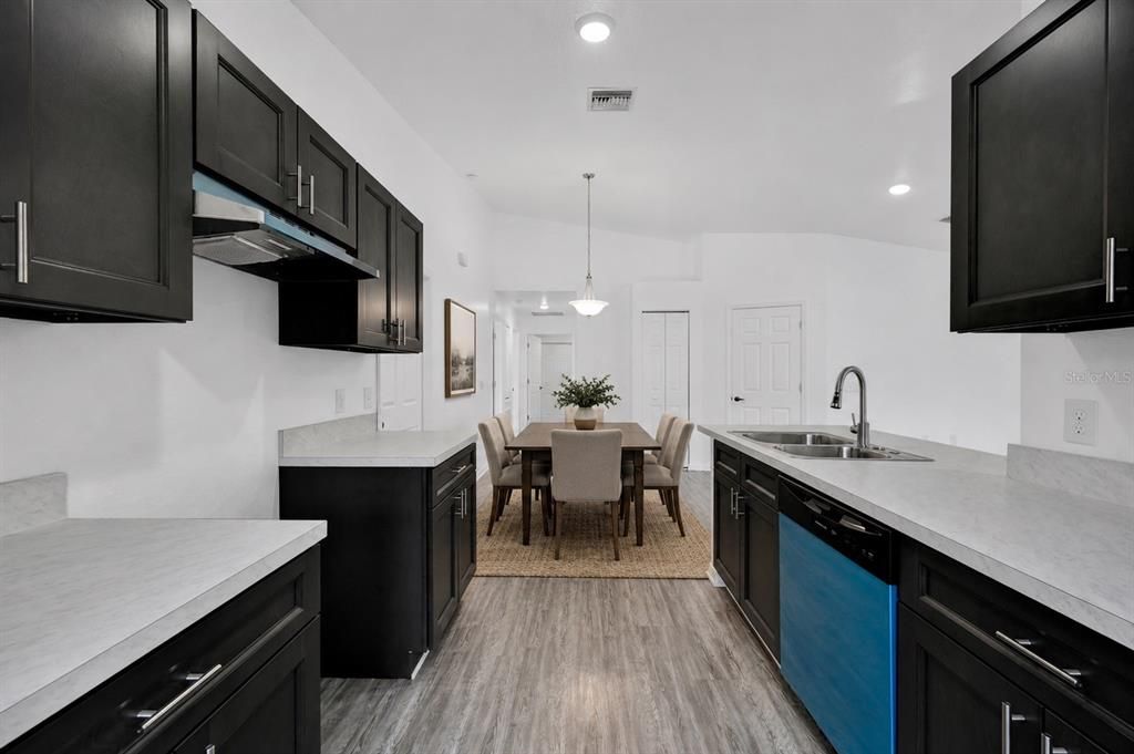Active With Contract: $237,500 (3 beds, 2 baths, 1172 Square Feet)