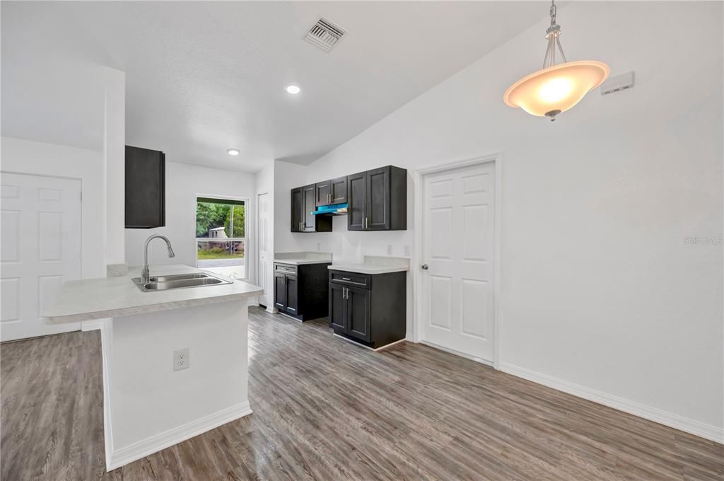 Active With Contract: $237,500 (3 beds, 2 baths, 1172 Square Feet)