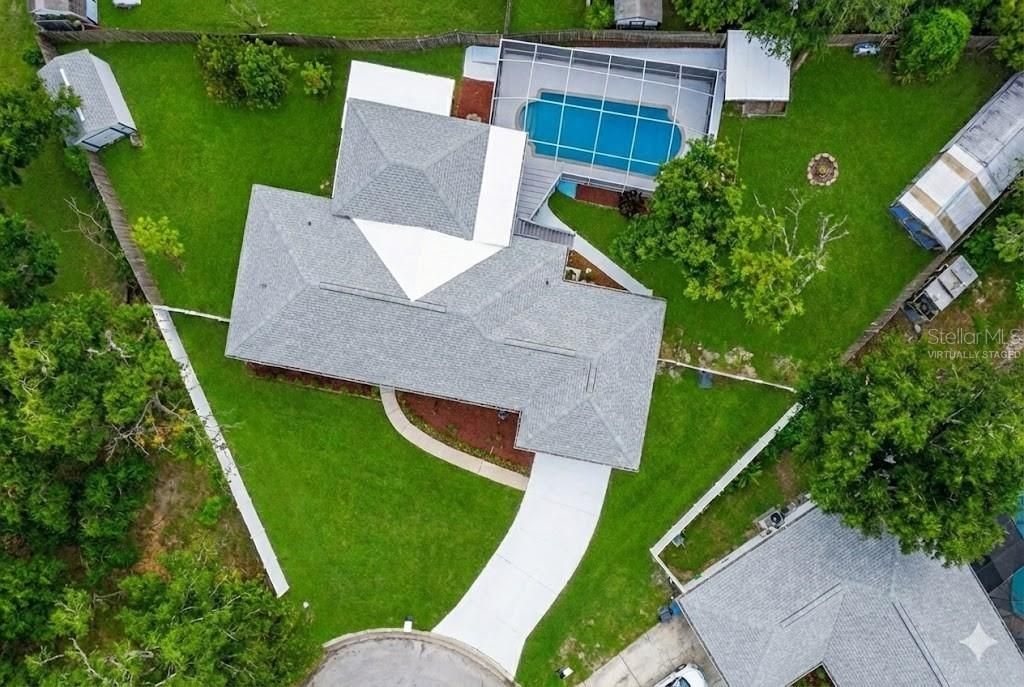 Activo con contrato: $547,500 (4 camas, 3 baños, 2444 Pies cuadrados)