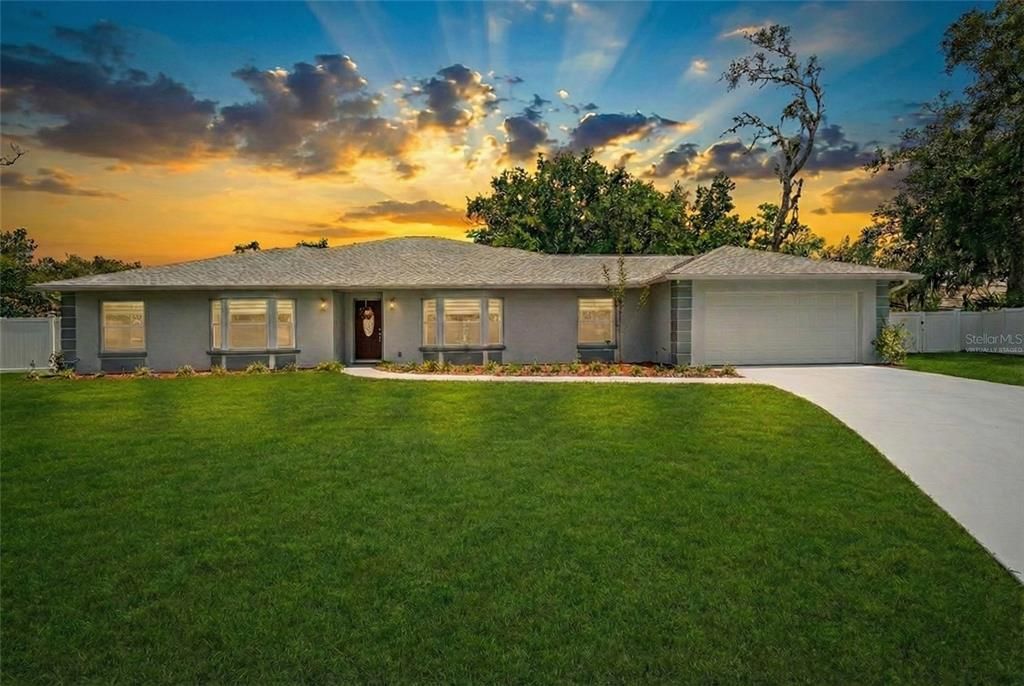 Activo con contrato: $547,500 (4 camas, 3 baños, 2444 Pies cuadrados)